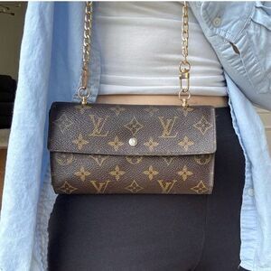 ✅AUTHENTIC✅LOUIS VUITTON WALLET ON A CHAIN